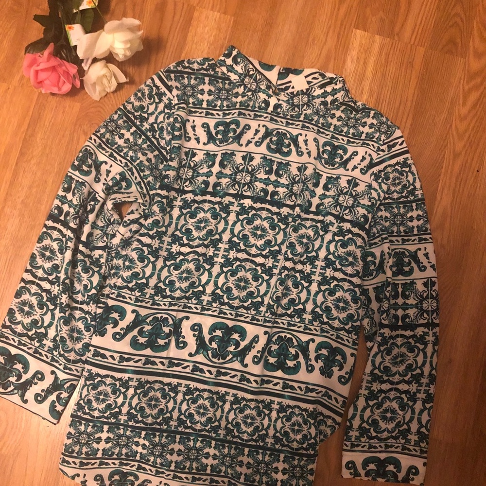 H & M long sleeves white and green patterns top